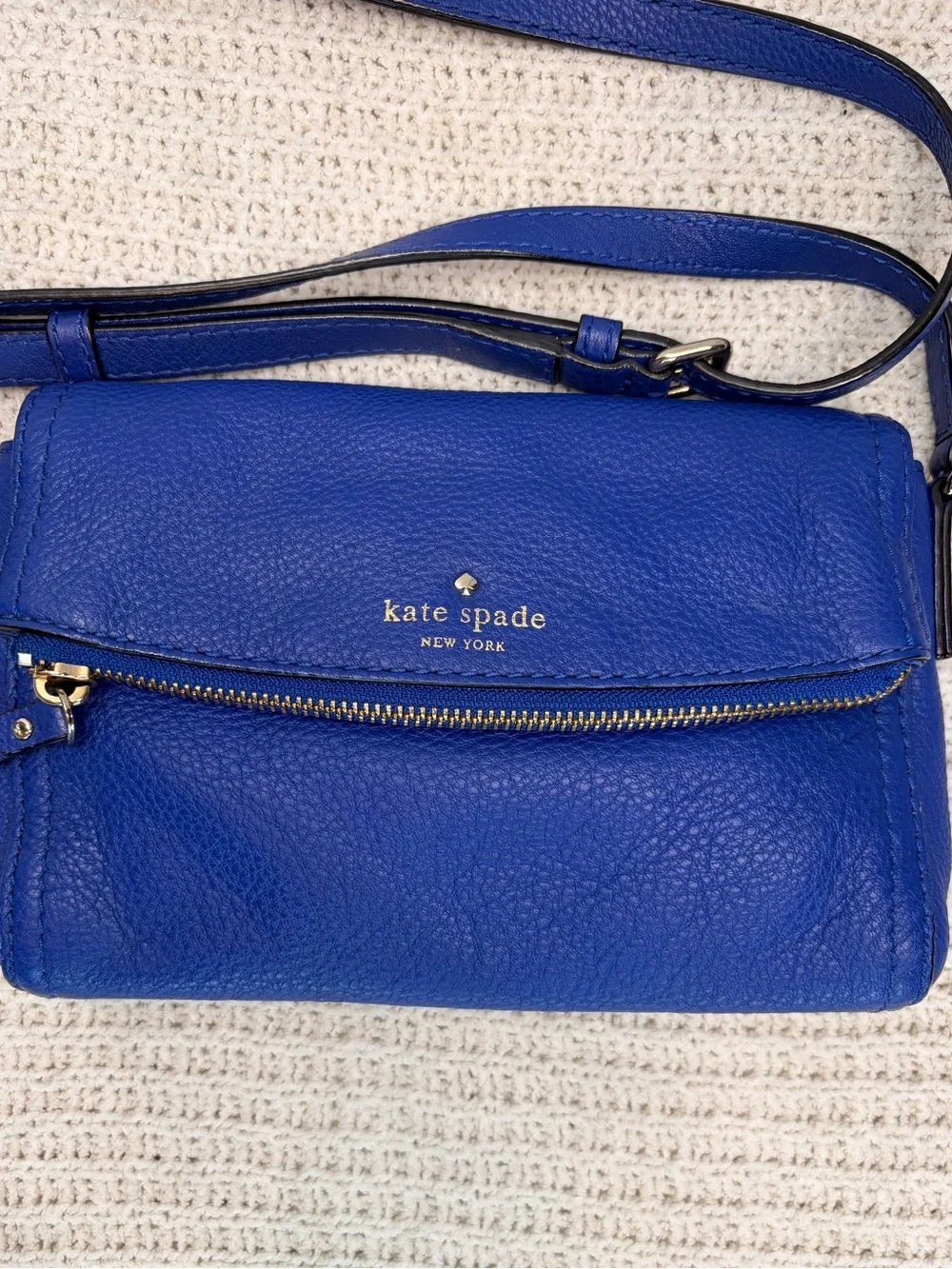 kate spade cobalt blue pebbled leather crossbody bag